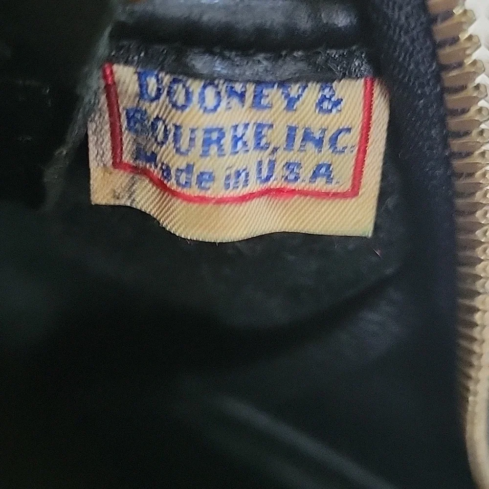 Dooney and Bourke Vintage Black Leather Shoulder Bag - Picture 6 of 9